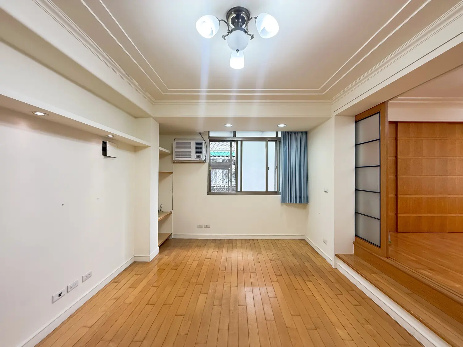 3 bedrooms apartment for rent TWD 41 000 - 23 ping - Xinyi District, Taipei City slide 0