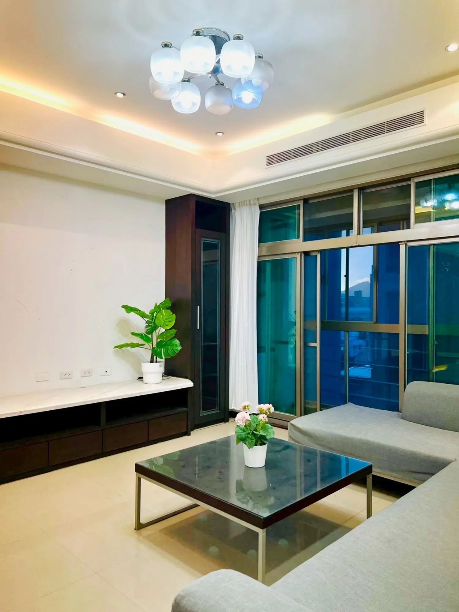 4 bedrooms apartment for rent TWD 75 000 - 35 ping - Xinyi District,Taipei City slide 0