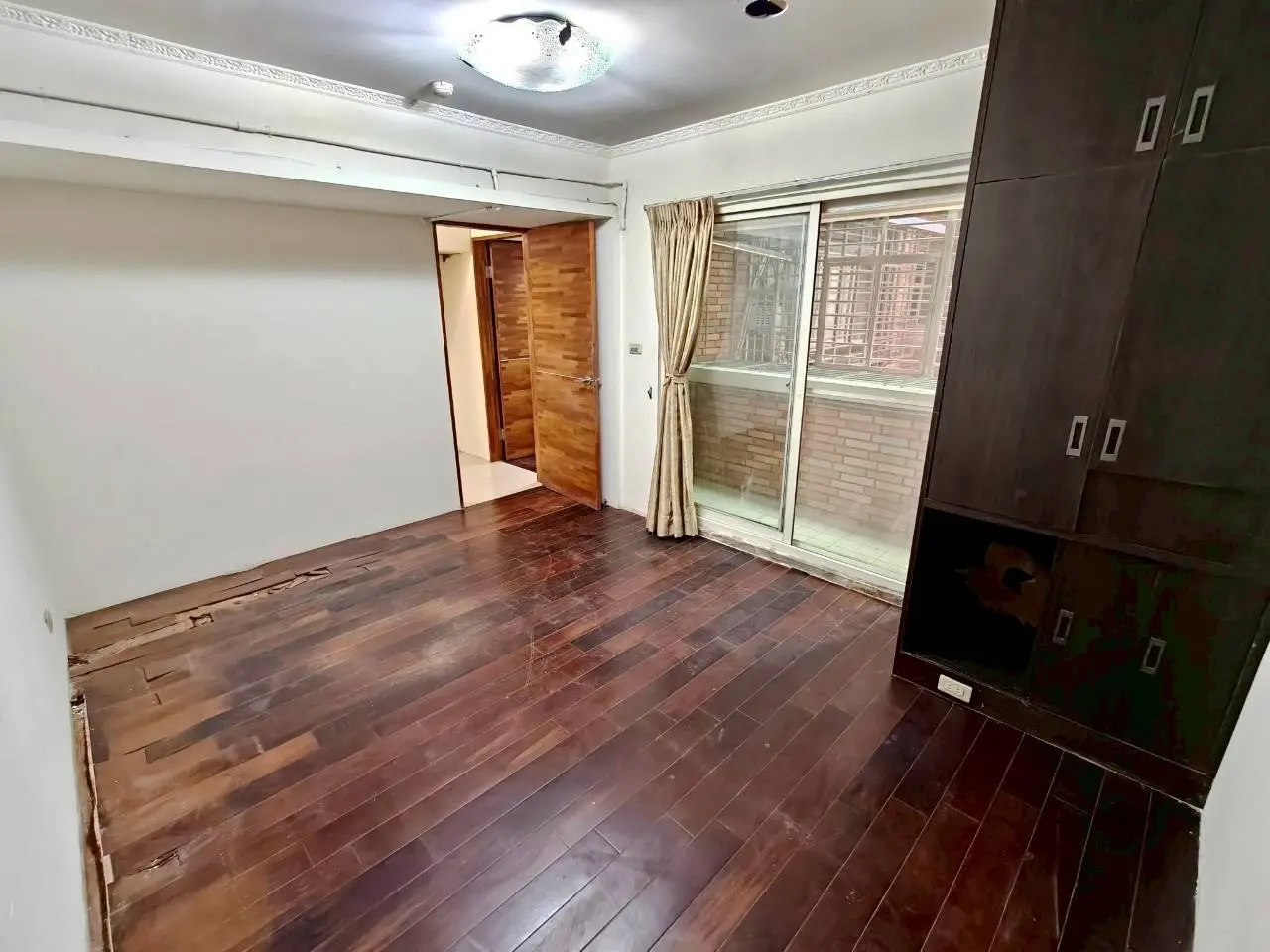 4 bedrooms apartment for sale in Songshan District, Taipei City | NT$ 45 880 000 | 35 ping slide 12