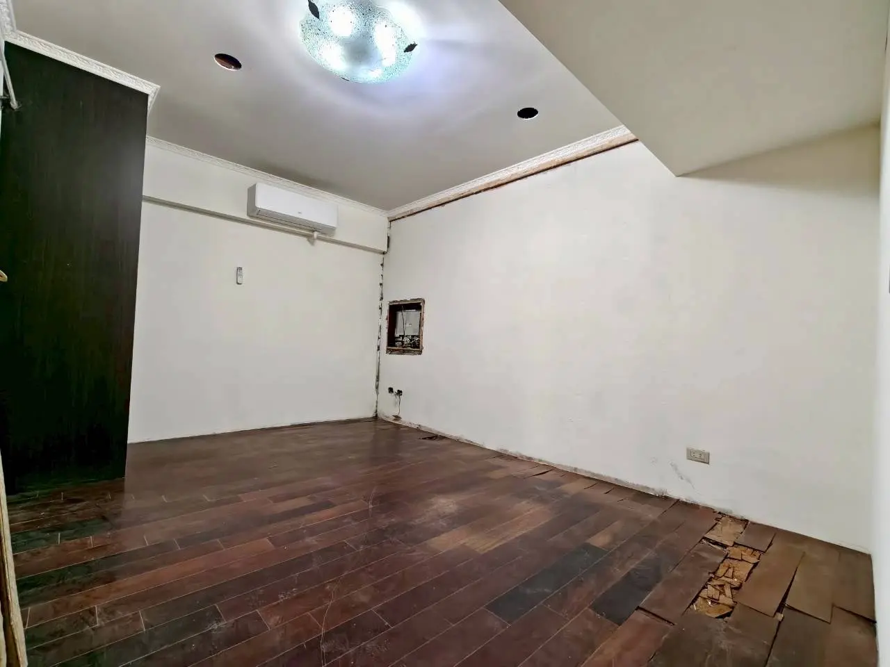 4 bedrooms apartment for sale in Songshan District, Taipei City | NT$ 45 880 000 | 35 ping slide 6