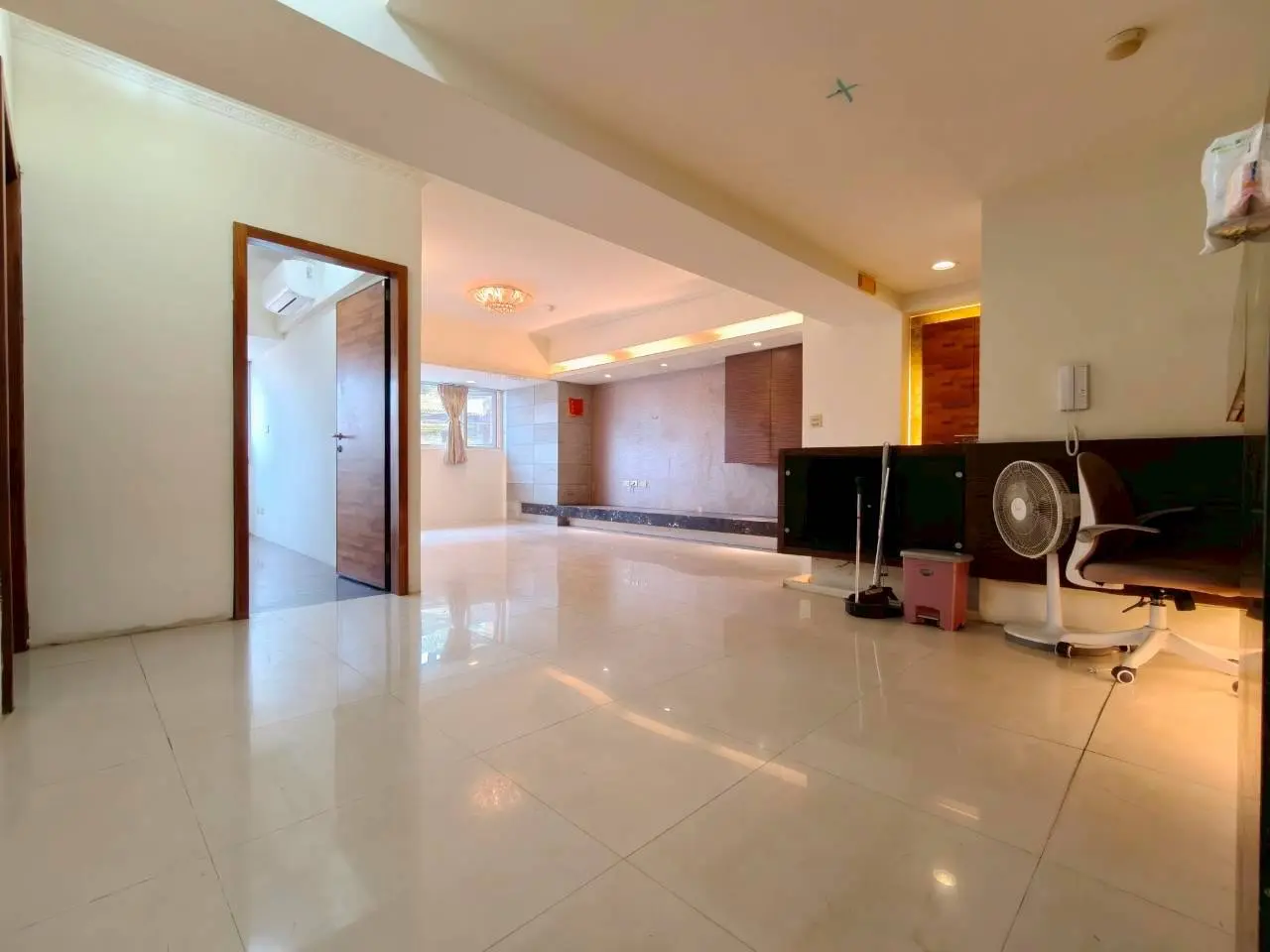 4 bedrooms apartment for sale in Songshan District, Taipei City | NT$ 45 880 000 | 35 ping slide 3