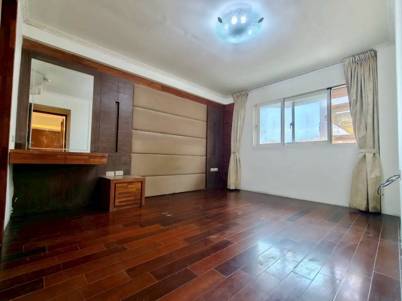 4 bedrooms apartment for sale in Songshan District, Taipei City | NT$ 45 880 000 | 35 ping slide 18