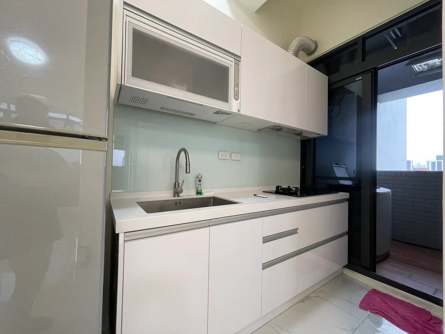 Studio apartment for rent in Hualien City, Hualien County | NT$ 22 000 | 16 ping slide 4