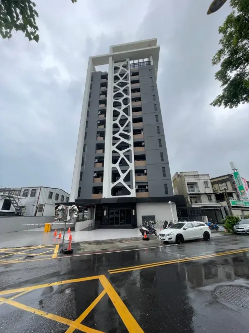 Studio apartment for rent in Hualien City, Hualien County | NT$ 22 000 | 16 ping slide 1