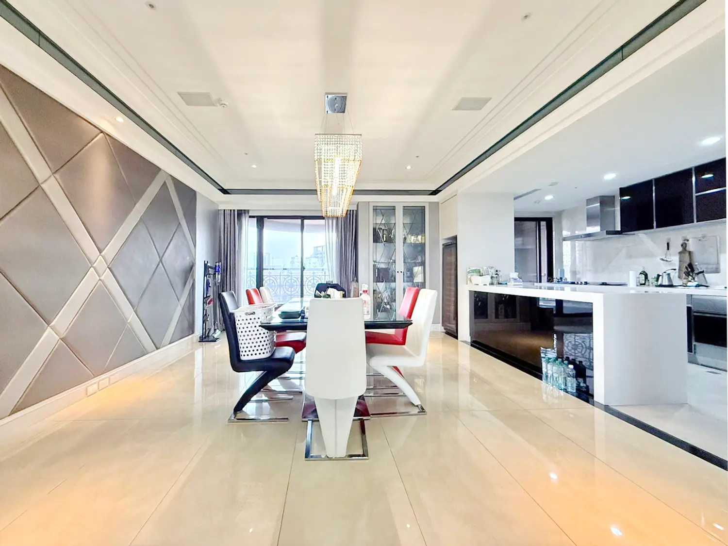 4 bedrooms apartment for sale TWD 698 000 000 - 97 ping - Taoyuan District,Taoyuan City slide 1