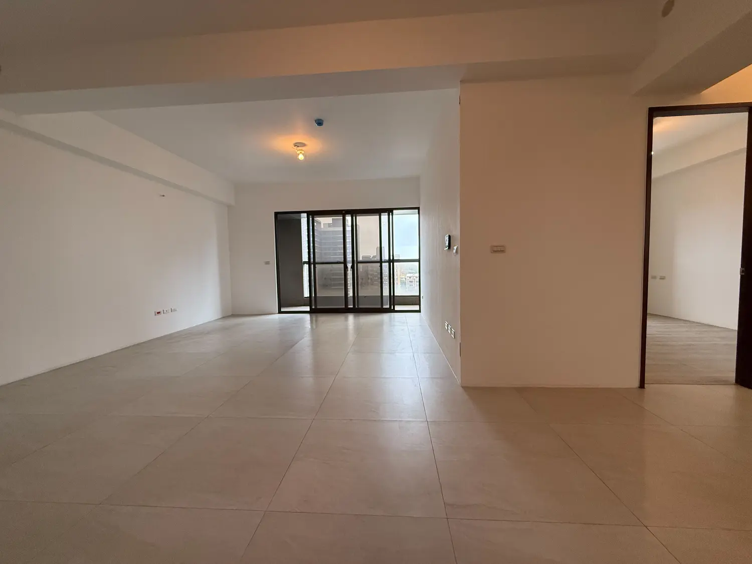 3 bedrooms apartment for sale in Dayuan District, Taoyuan City | NT$ 37 800 000 | 40 ping slide 1