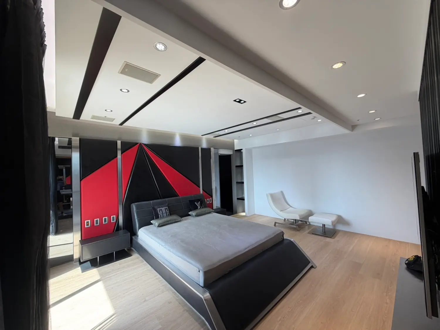 4 bedrooms apartment for sale TWD 69 800 000 - 71 ping - Taoyuan District,Taoyuan City slide 5