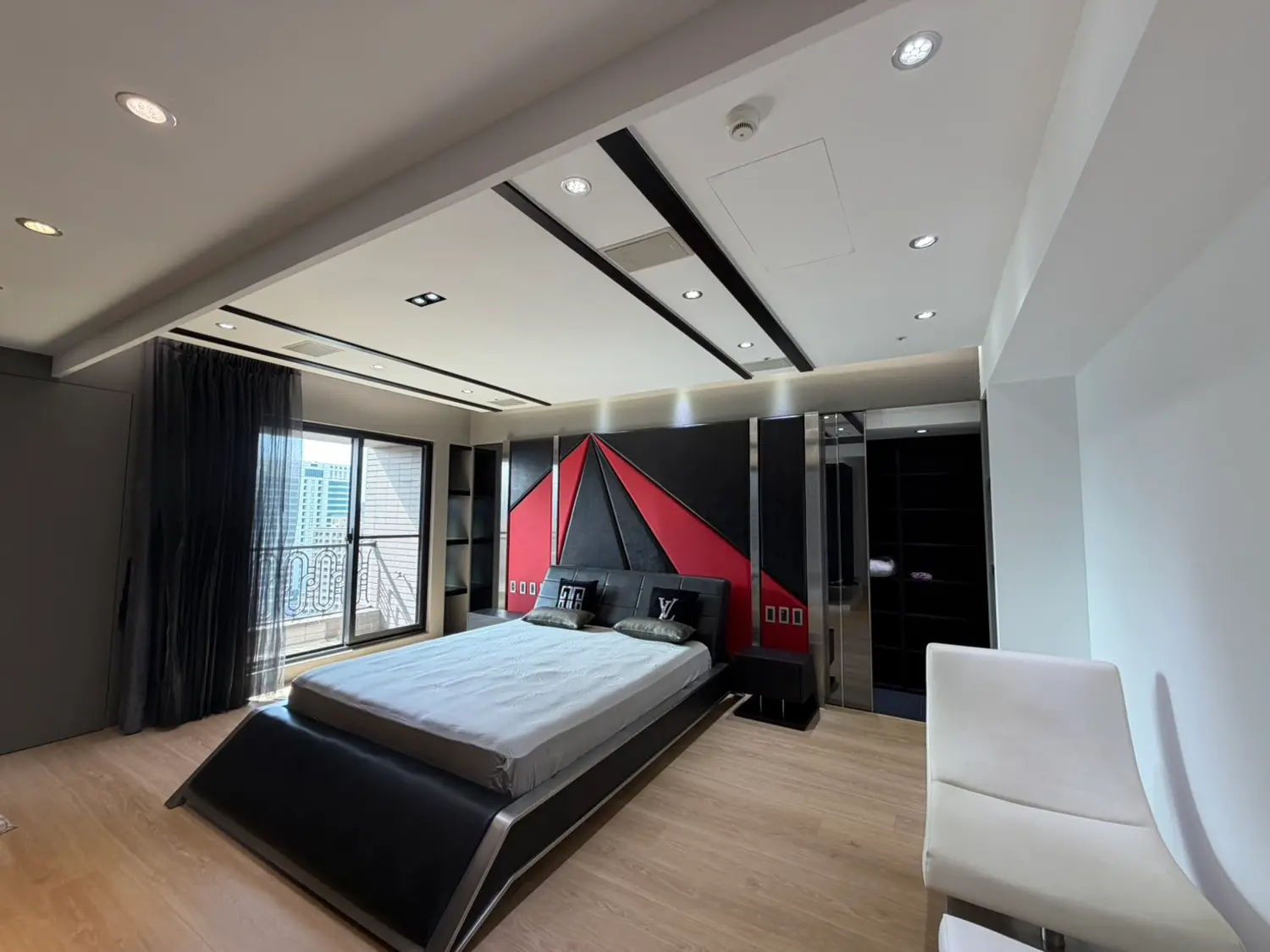 4 bedrooms apartment for sale TWD 69 800 000 - 71 ping - Taoyuan District,Taoyuan City slide 15