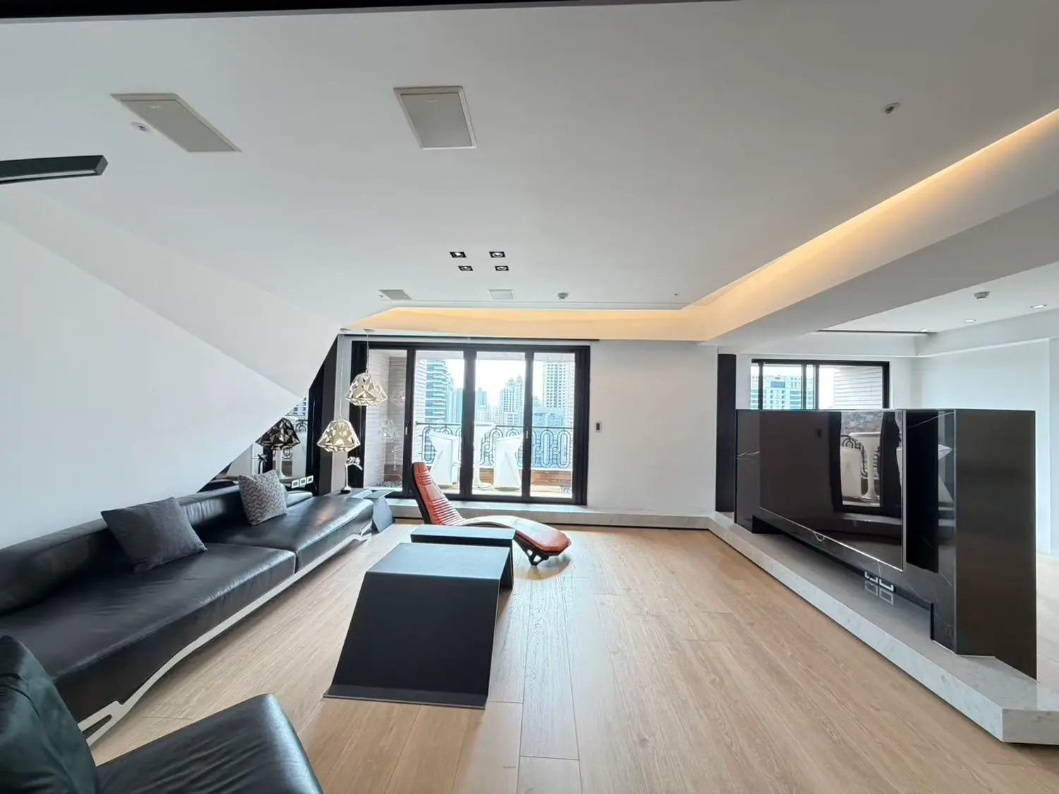 4 bedrooms apartment for sale TWD 69 800 000 - 71 ping - Taoyuan District,Taoyuan City slide 3