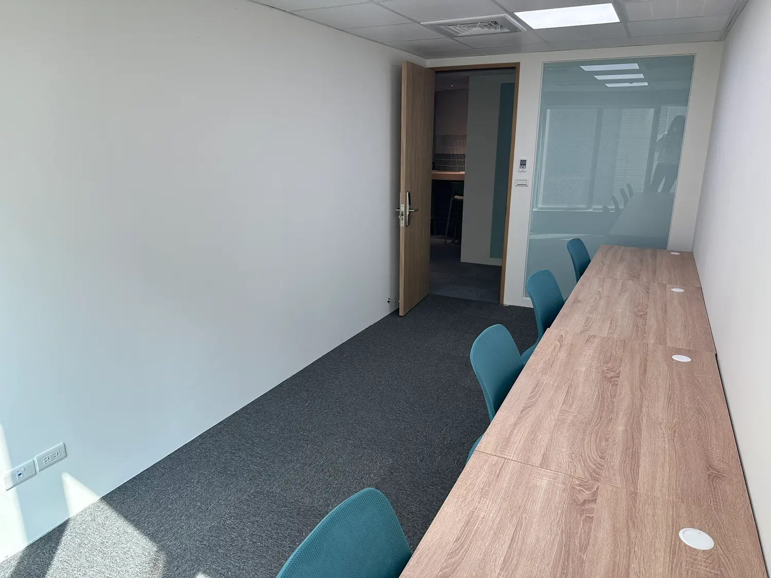 Traditional office for rent in Nantun District, Taichung City | NT$ 13 000 | 4 ping slide 7