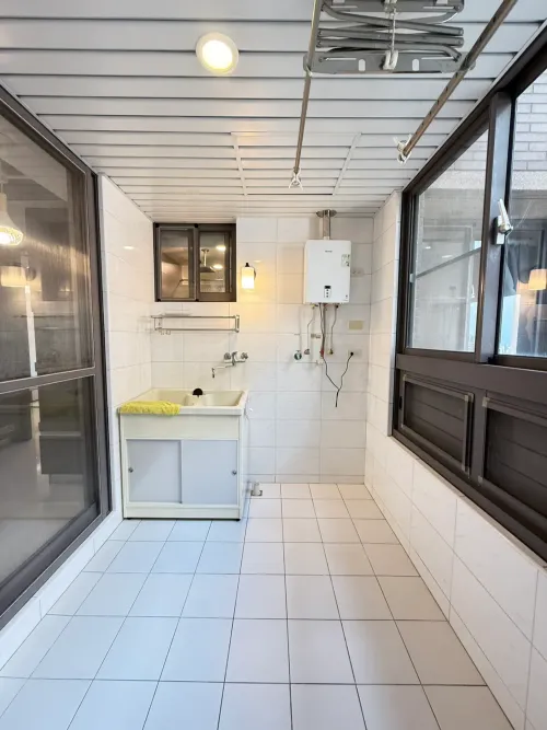 Apartment for rent TWD 42 000 - Section 4, Taiwan Boulevard - 3 bedrooms
