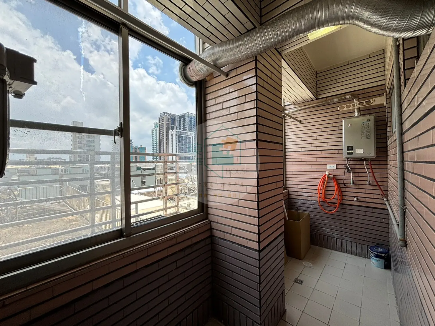 3 bedrooms apartment for sale in Anping District, Tainan City | TWD 10 880 000 | 30 ping slide 17