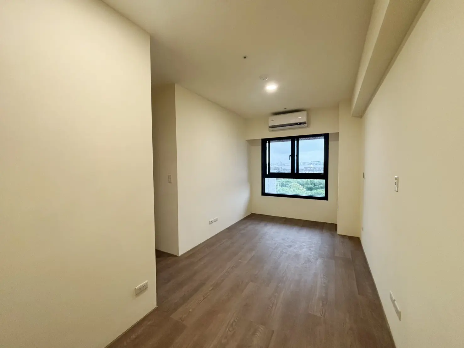 2 bedrooms apartment for rent in Dayuan District, Taoyuan City | NT$ 26 000 | 17 ping slide 0
