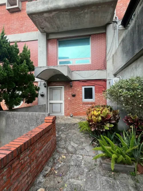 Townhouse for rent TWD 65 000 - Yonggong Rd - 3 bedrooms