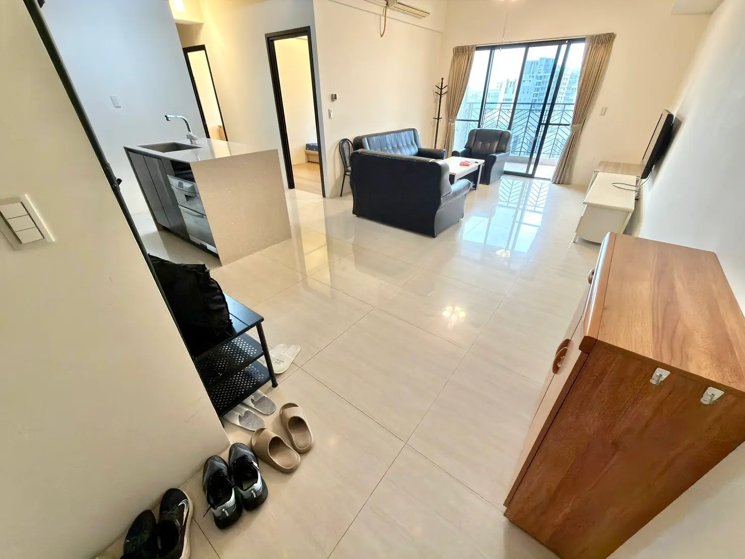 4 bedrooms apartment for rent in Xitun District, Taichung City | NT$ 47 500 | 51 ping slide 0