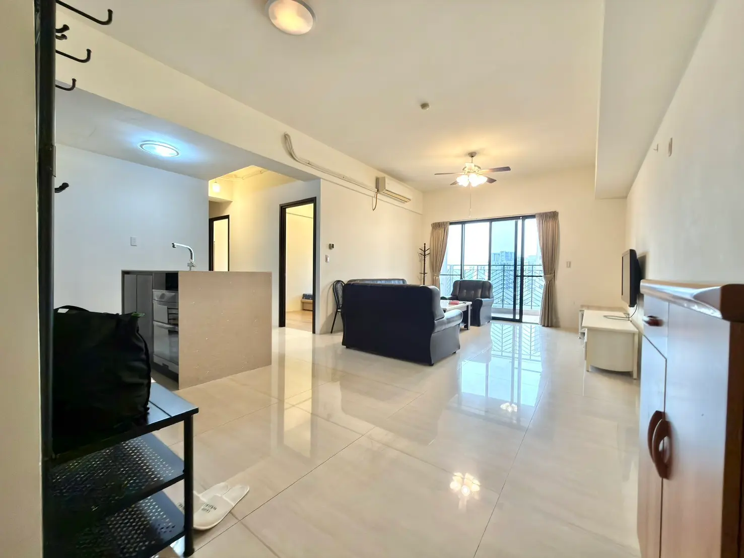 4 bedrooms apartment for rent in Xitun District, Taichung City | NT$ 47 500 | 51 ping slide 1