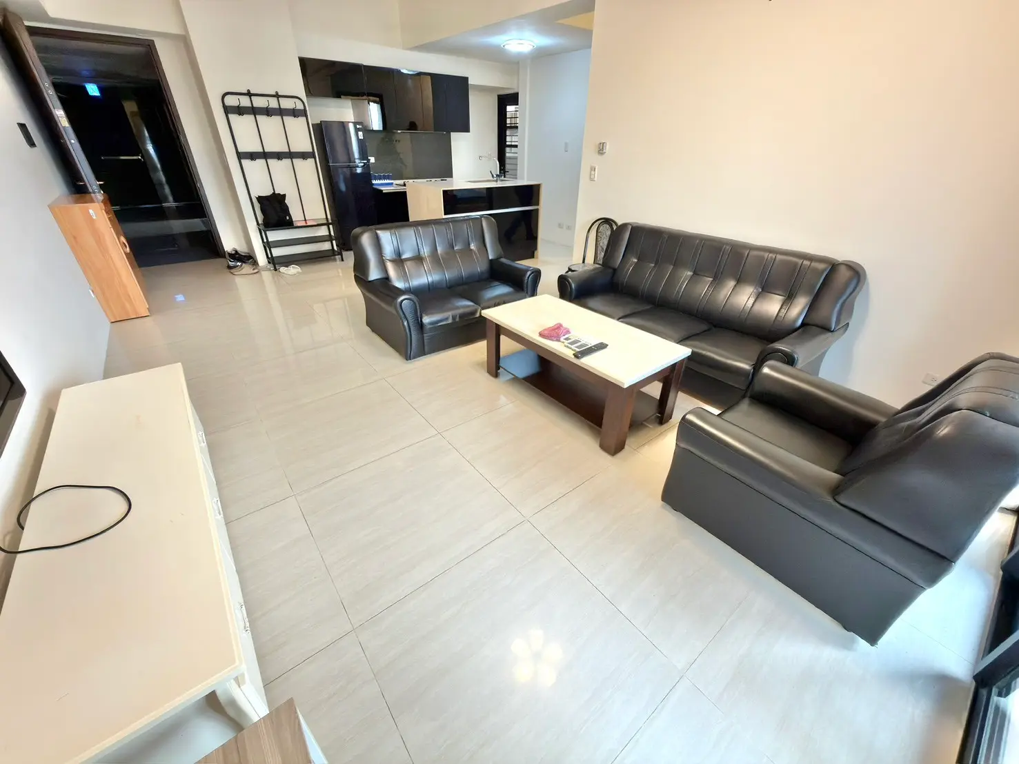 4 bedrooms apartment for rent in Xitun District, Taichung City | NT$ 47 500 | 51 ping slide 6