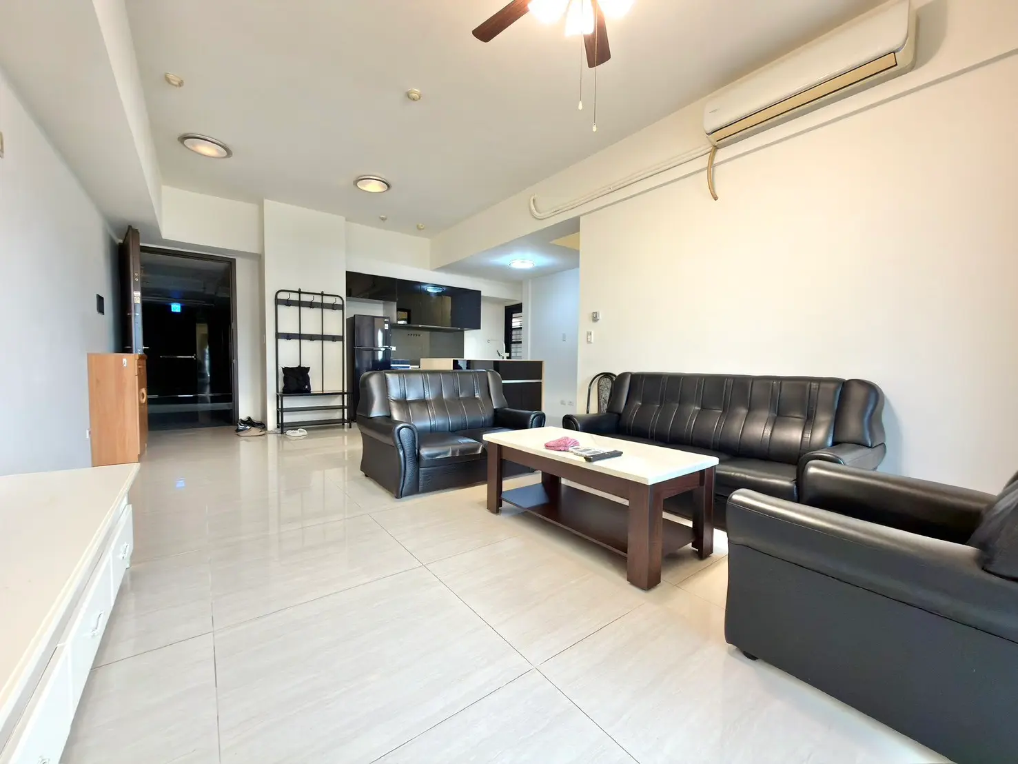 4 bedrooms apartment for rent in Xitun District, Taichung City | NT$ 47 500 | 51 ping slide 7