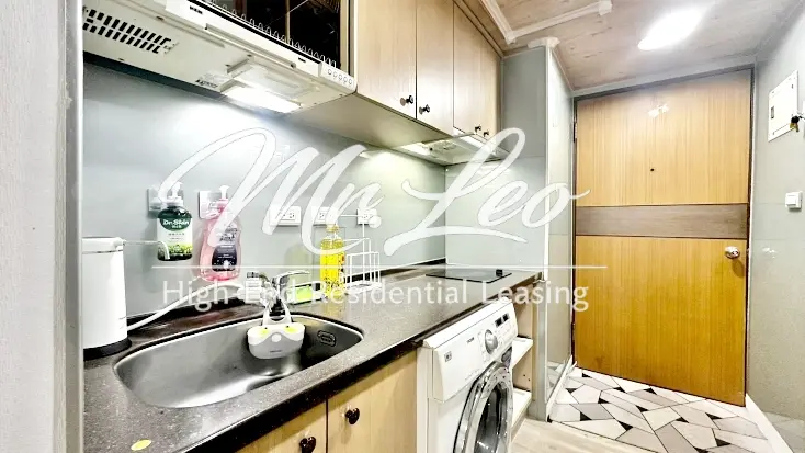Studio apartment for rent in Zhongshan District, Taipei City | NT$ 28 000 | 8 ping slide 2