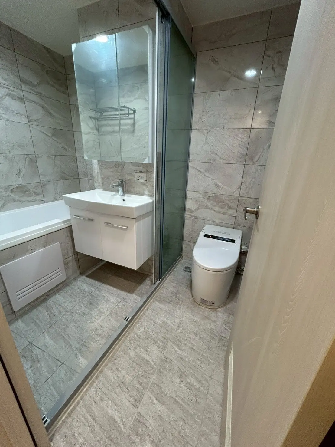 2 bedrooms apartment for rent in Xitun District, Taichung City | NT$ 27 000 | 15 ping slide 3