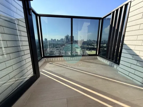 3 bedrooms apartment for rent in Sanmin District, Kaohsiung City | NT$ 33 800 | 20 ping slide 6