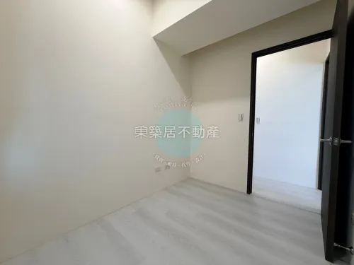 3 bedrooms apartment for rent in Sanmin District, Kaohsiung City | NT$ 33 800 | 20 ping slide 12