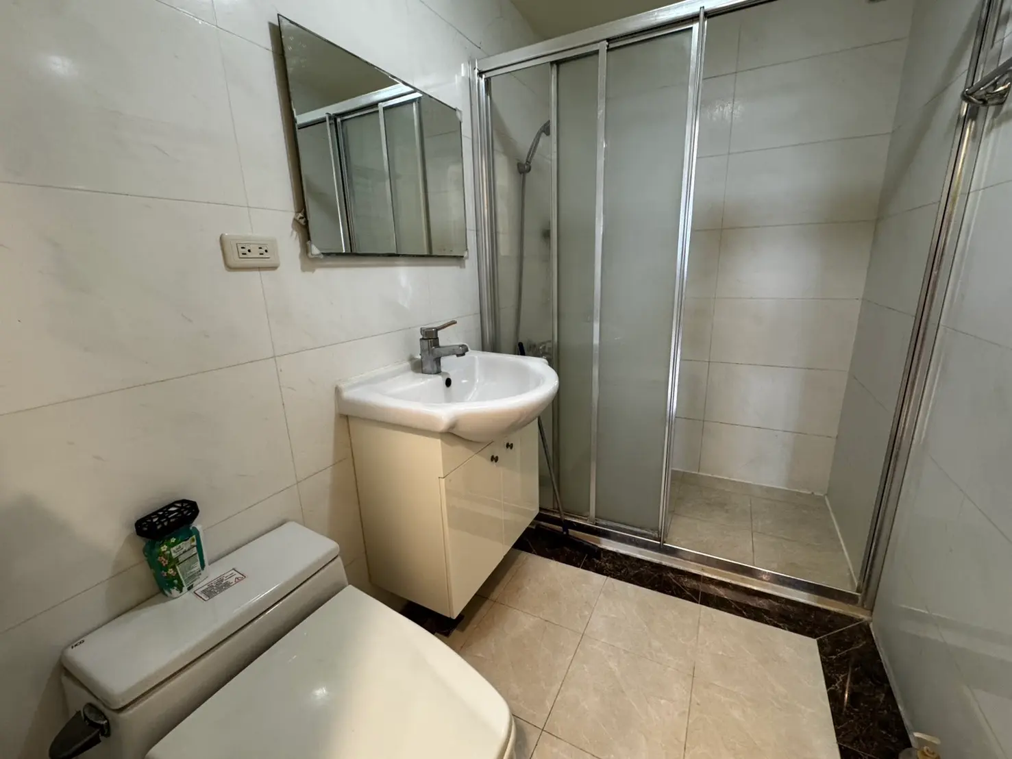 4 bedrooms apartment for rent in North District, Tainan City | NT$ 38 000 | 32 ping slide 13