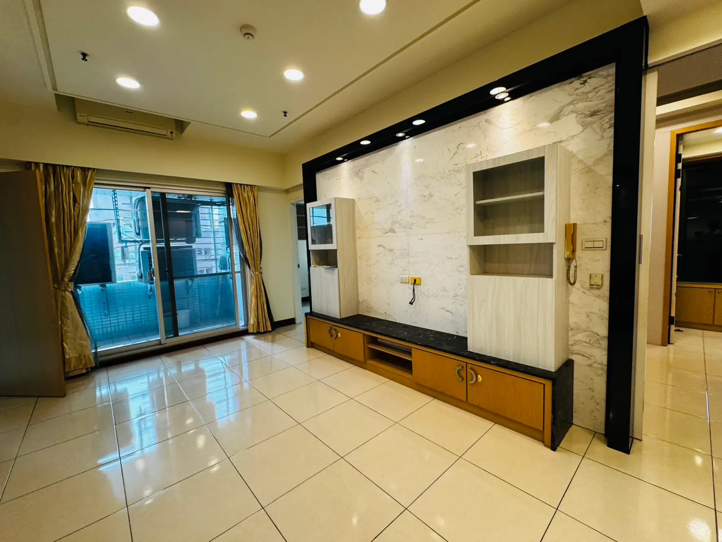 4 bedrooms apartment for rent in North District, Tainan City | NT$ 38 000 | 32 ping slide 14