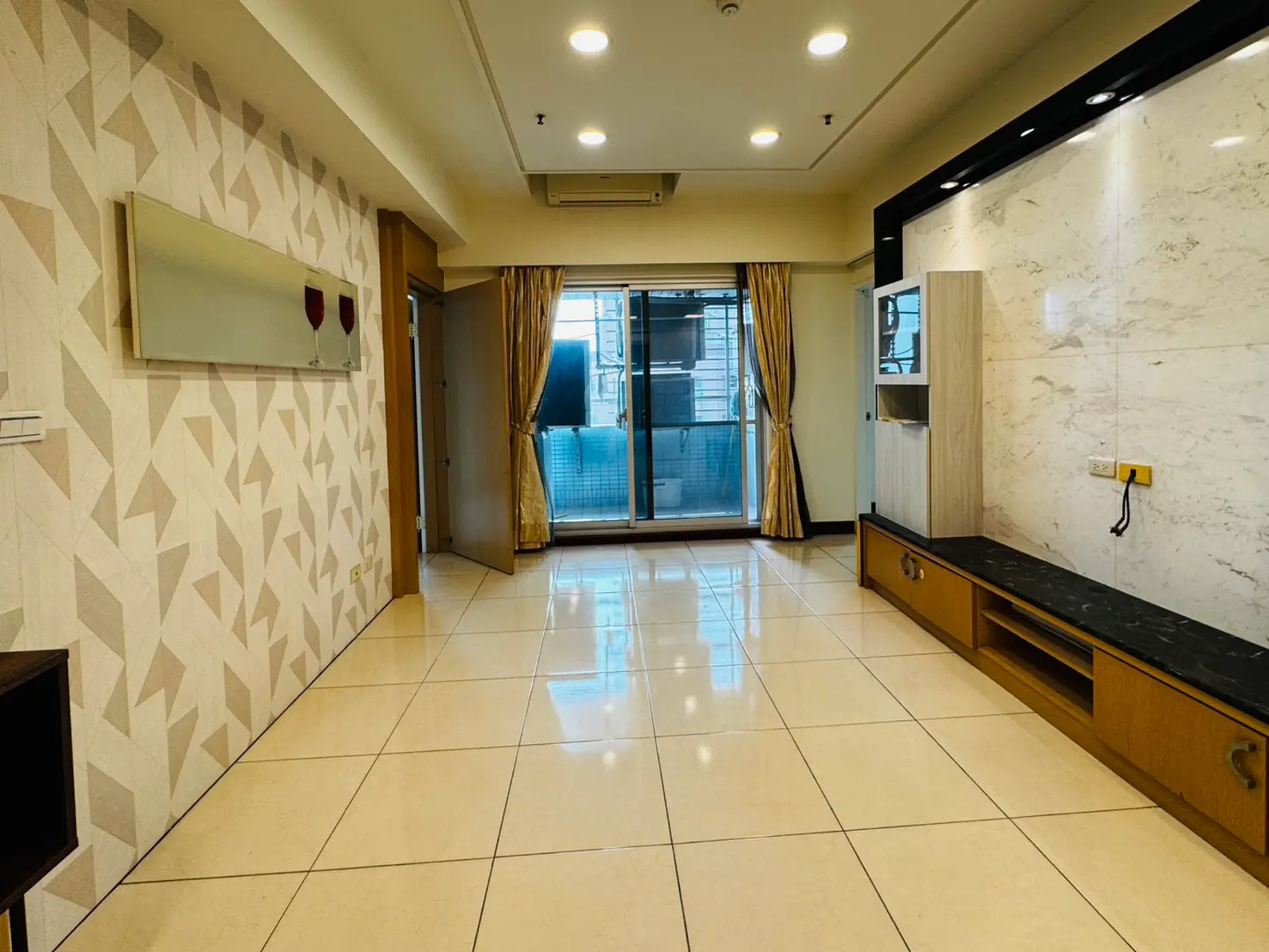4 bedrooms apartment for rent in North District, Tainan City | NT$ 38 000 | 32 ping slide 15