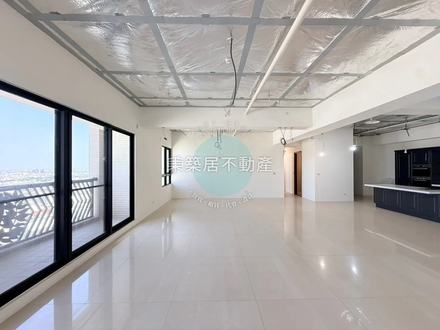 3 bedrooms apartment for sale in West Central District, Tainan City | NT$ 42 770 000 | 59 ping slide 0