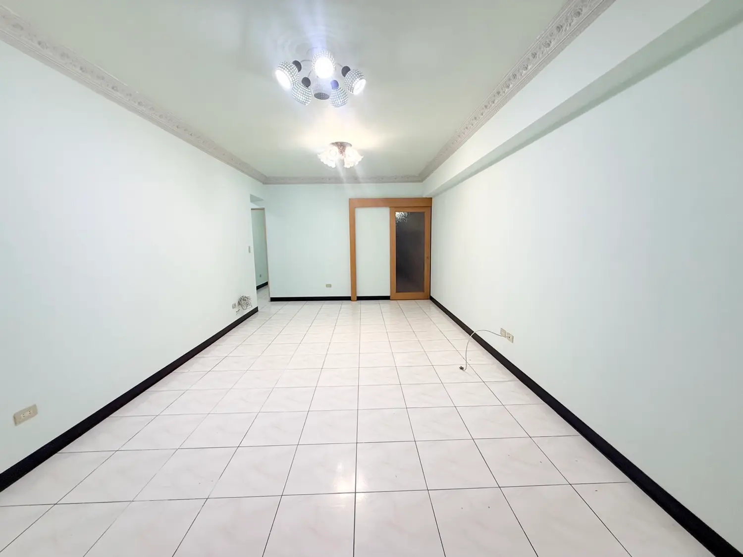 3 bedrooms apartment for sale TWD 25 580 000 - 23 ping - Xinzhuang District,New Taipei City slide 0