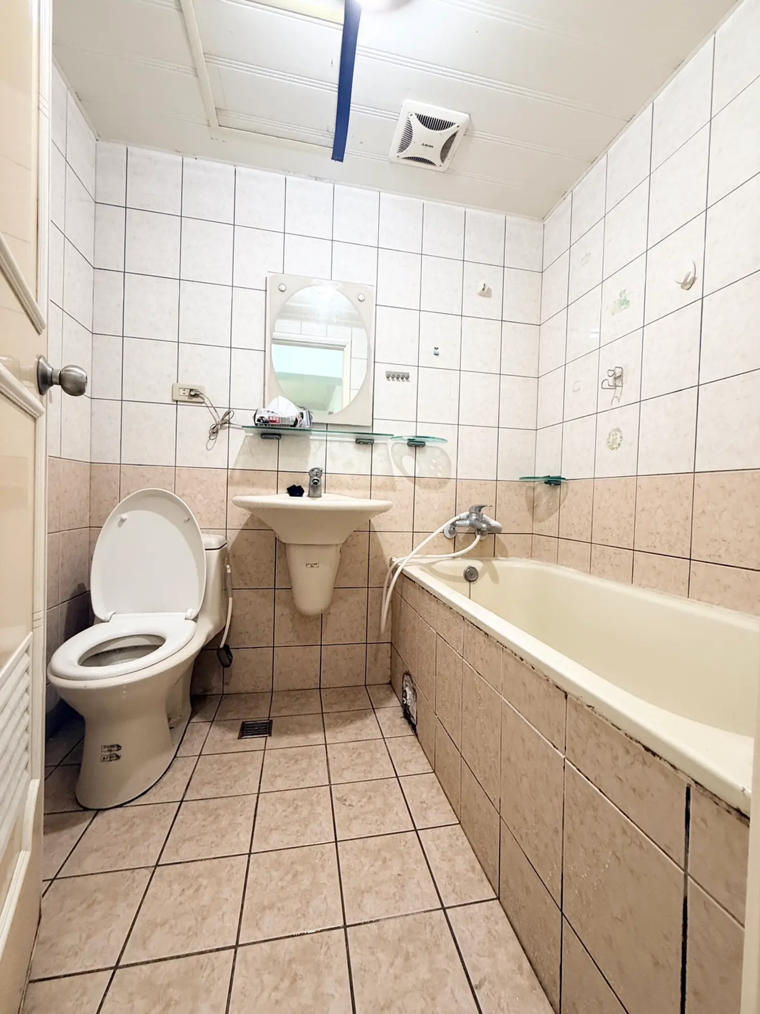 3 bedrooms apartment for sale TWD 25 580 000 - 23 ping - Xinzhuang District,New Taipei City slide 1