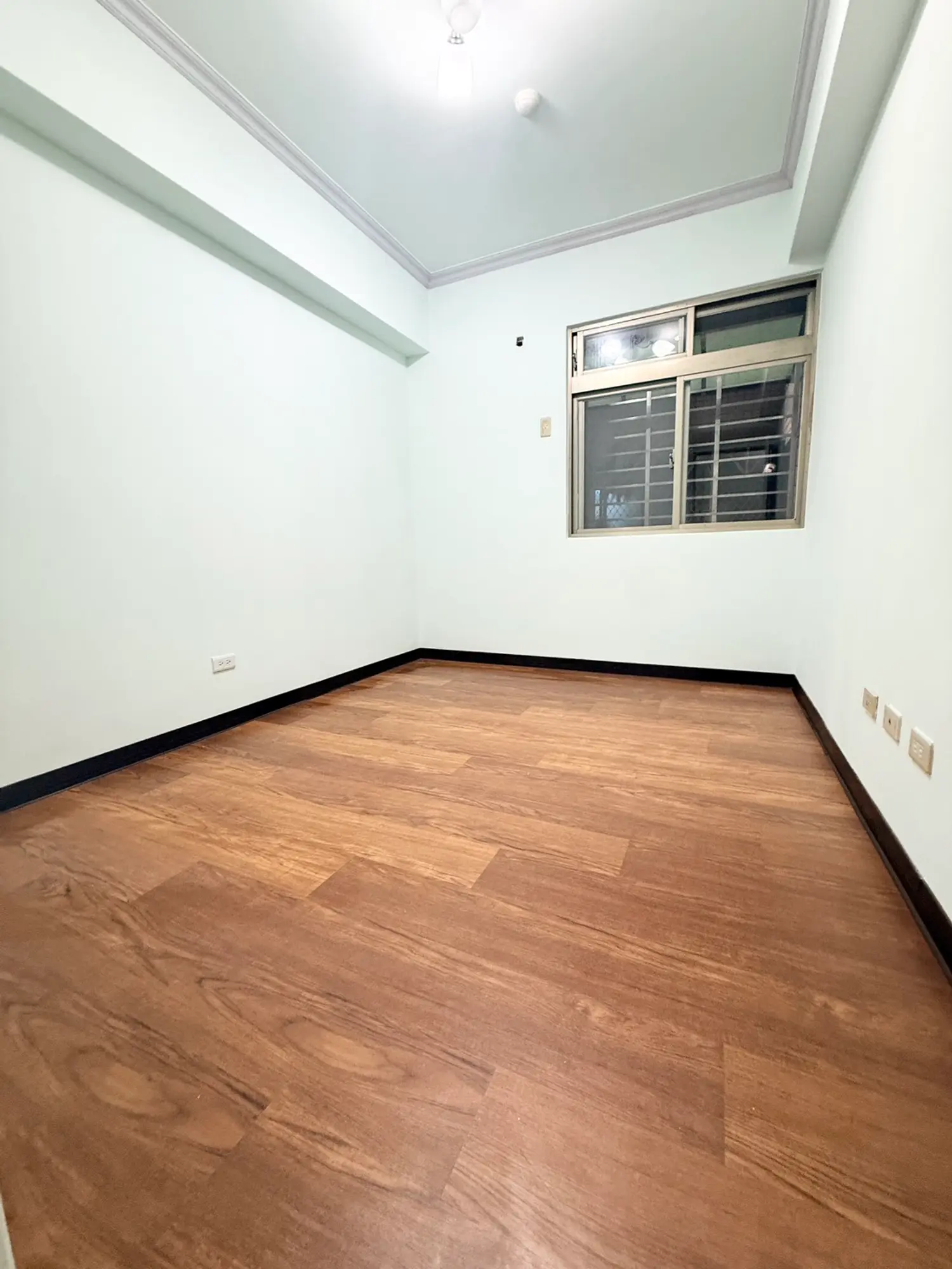 3 bedrooms apartment for sale TWD 25 580 000 - 23 ping - Xinzhuang District,New Taipei City slide 5