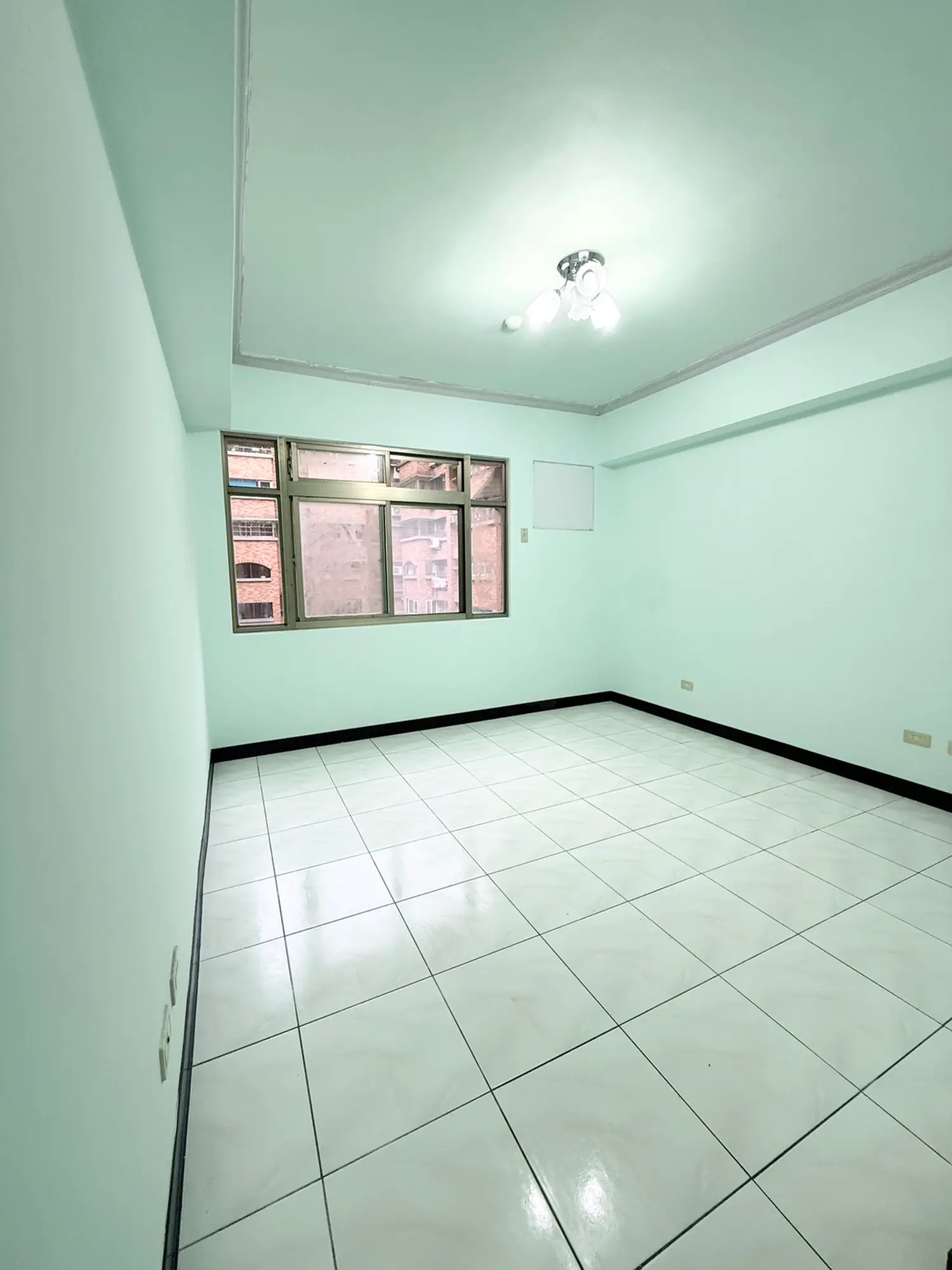 3 bedrooms apartment for sale TWD 25 580 000 - 23 ping - Xinzhuang District,New Taipei City slide 3