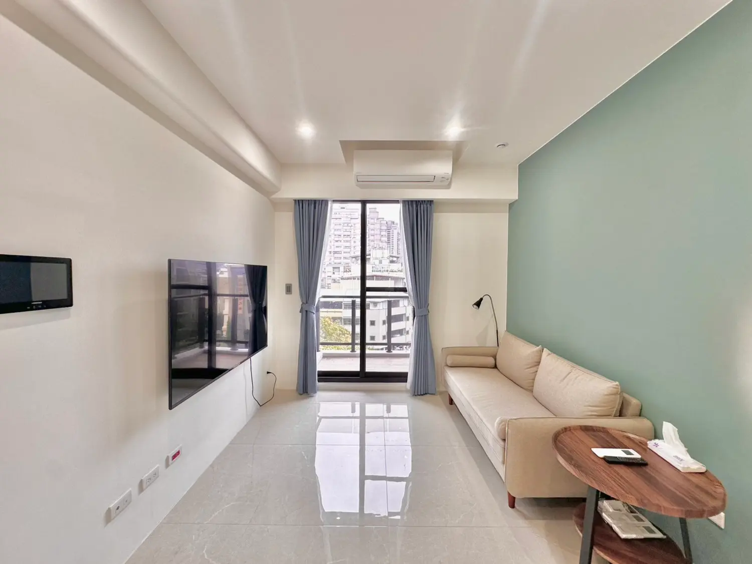 2 bedrooms apartment for rent TWD 33 900 - 20 ping - North District,Taichung City slide 0