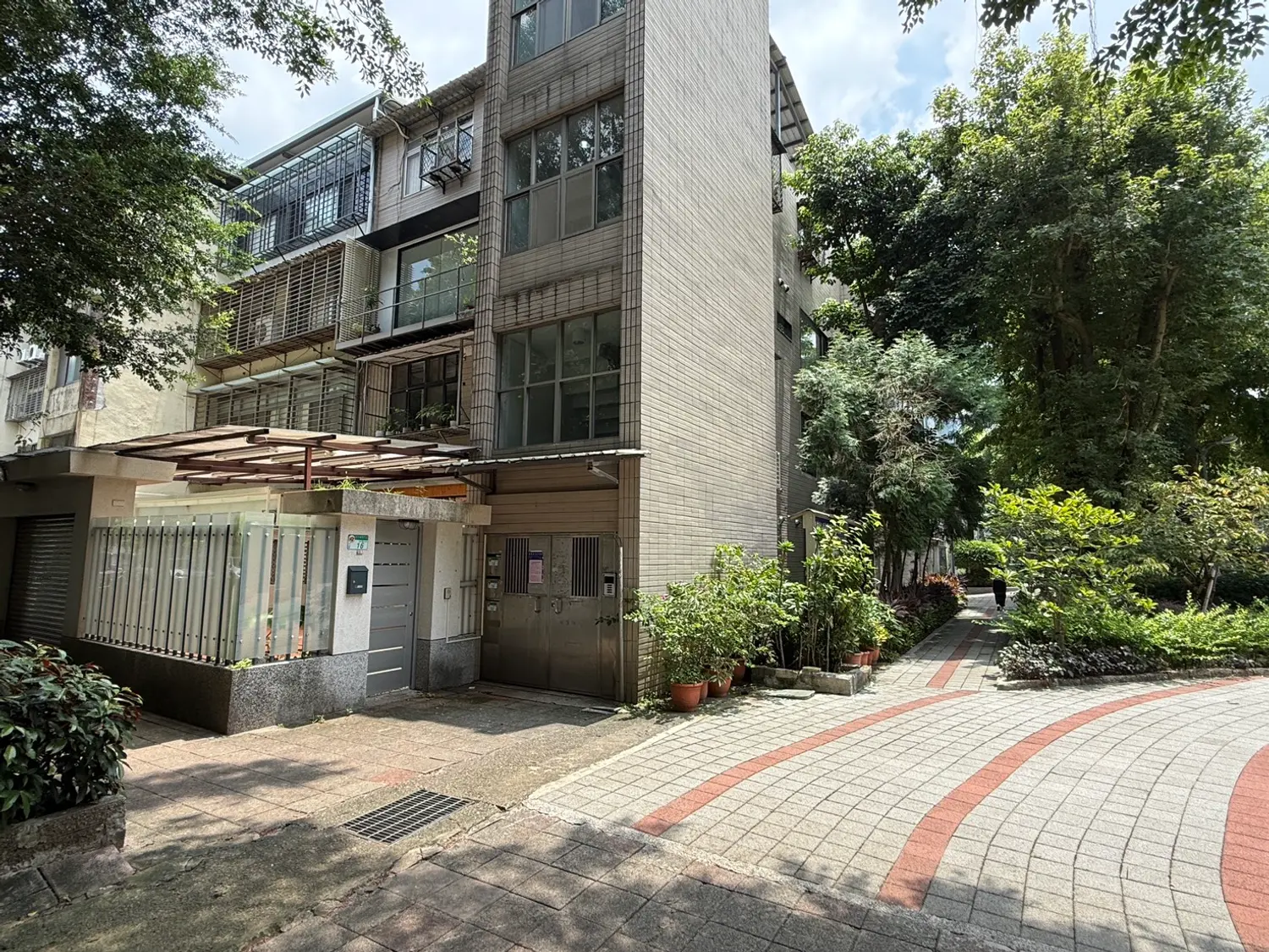 2 bedrooms apartment for rent TWD 105 000 - 39 ping - Songshan District,Taipei City slide 10