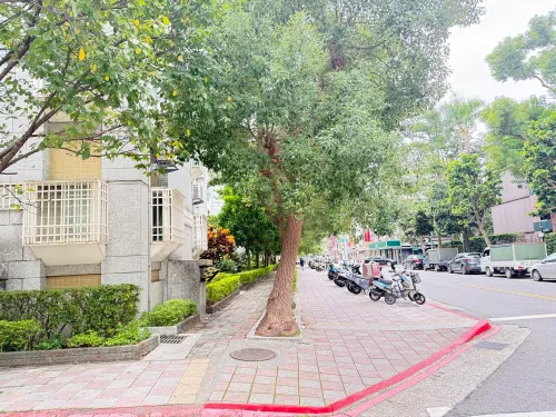 Apartment for sale TWD 5 280 000 - Lane 15, Jiankang Road - 3 bedrooms