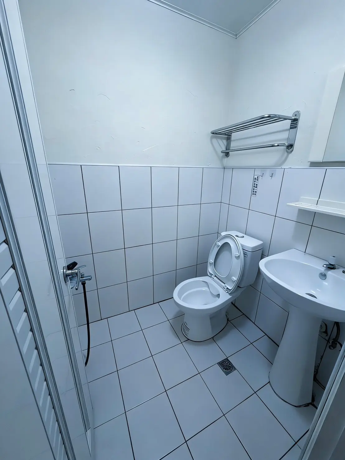 Room for rent in Xitun District, Taichung City | NT$ 8 500 | 6 ping slide 1