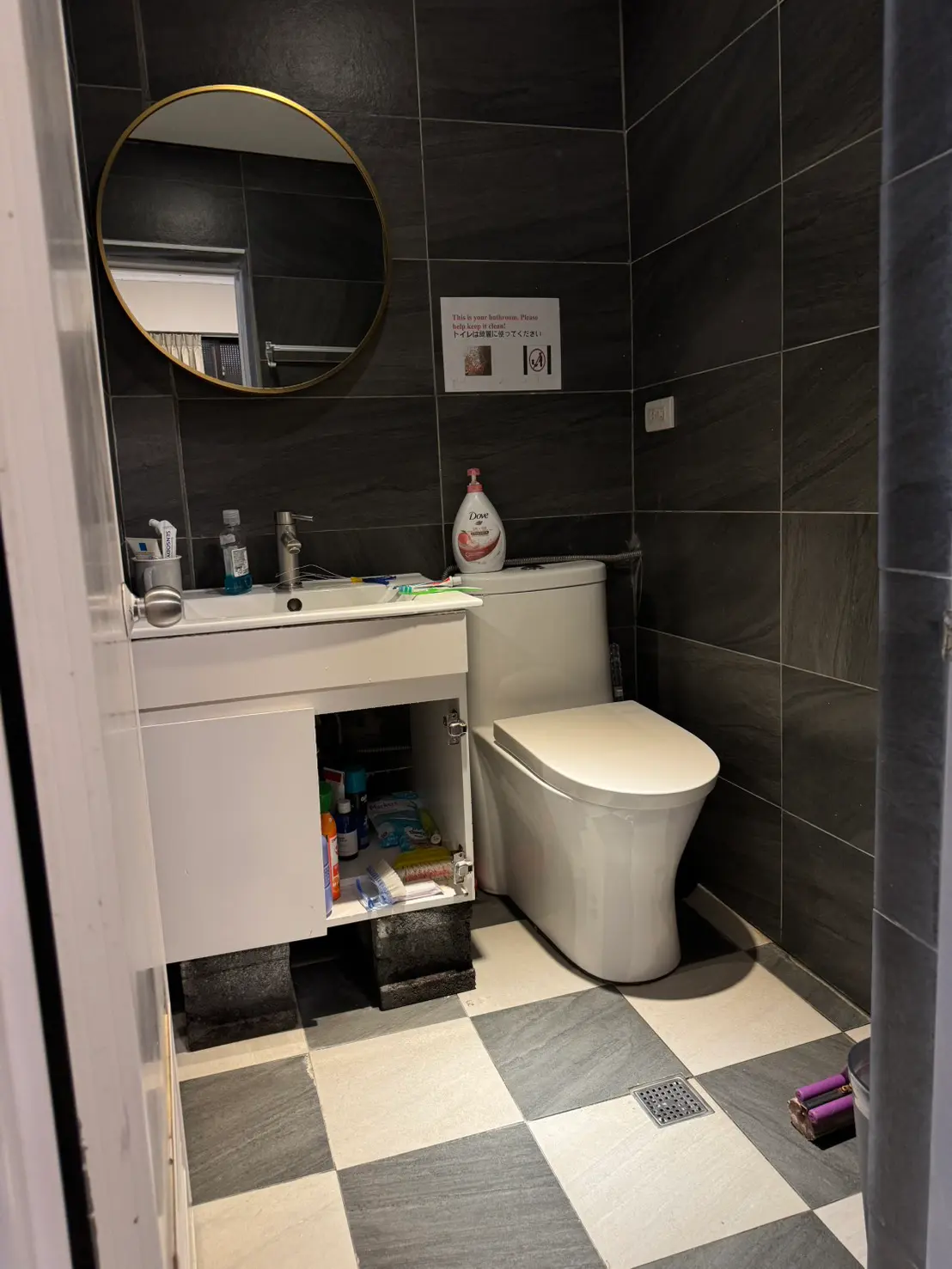 Room for rent in Zhongzheng District, Taipei City | NT$ 16 000 | 4 ping slide 0