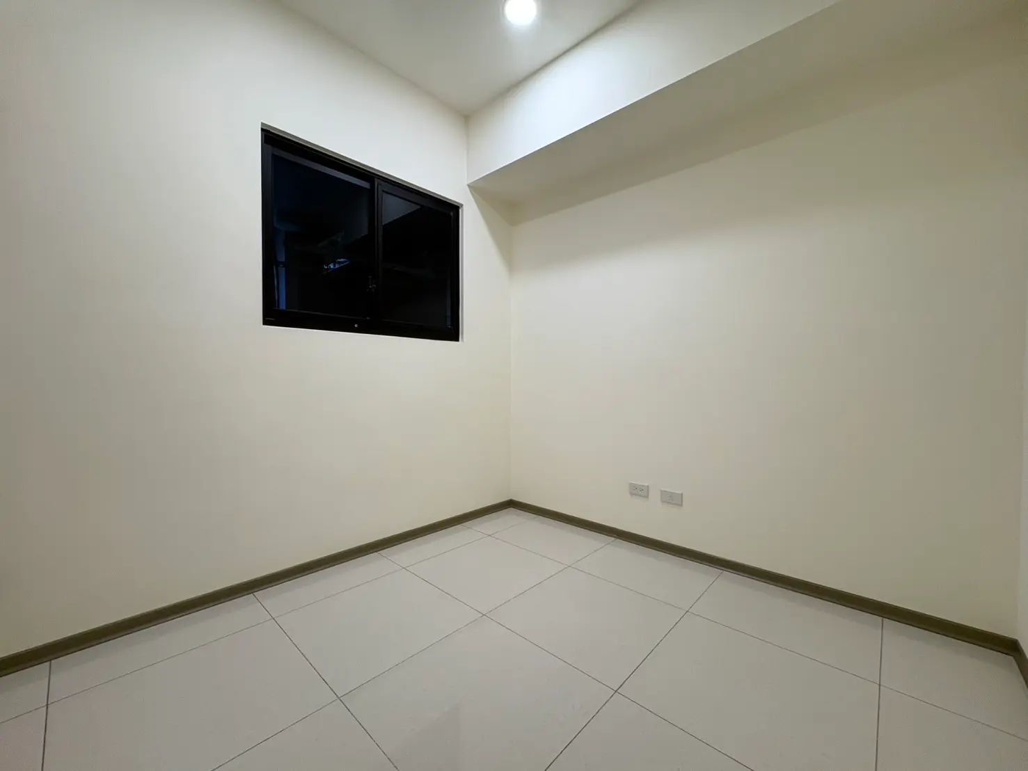 2 bedrooms apartment for rent in Xitun District, Taichung City | NT$ 28 000 | 15 ping slide 7