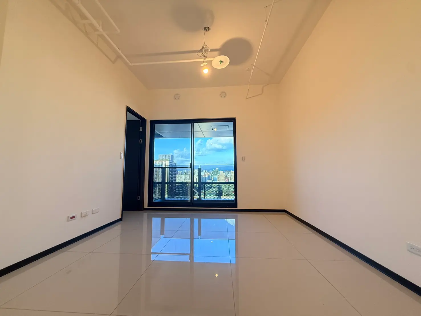 3 bedrooms apartment for sale in Songshan District, Taipei City | NT$ 81 880 000 | 22 ping slide 0