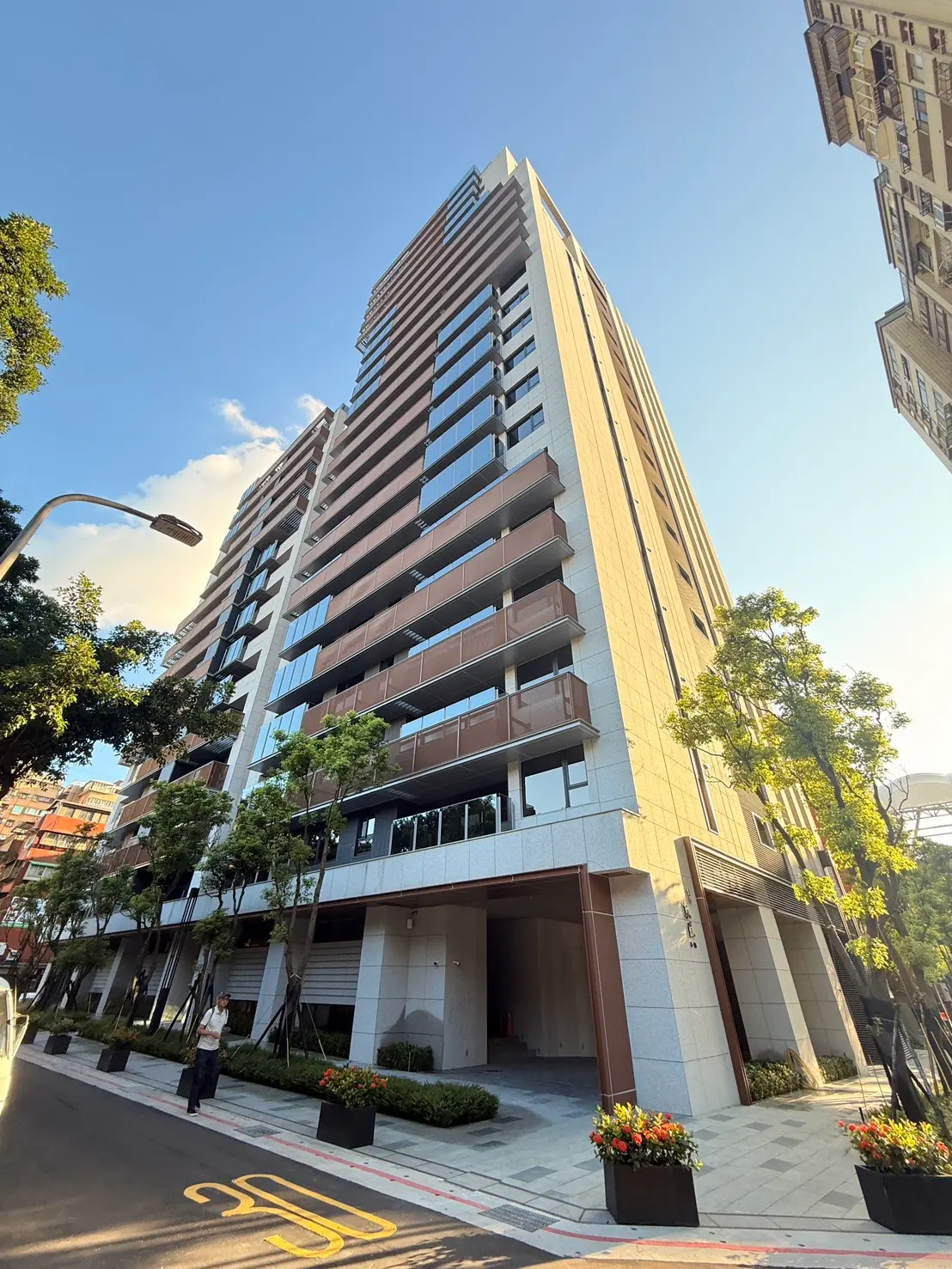 3 bedrooms apartment for sale in Songshan District, Taipei City | NT$ 81 880 000 | 22 ping slide 9