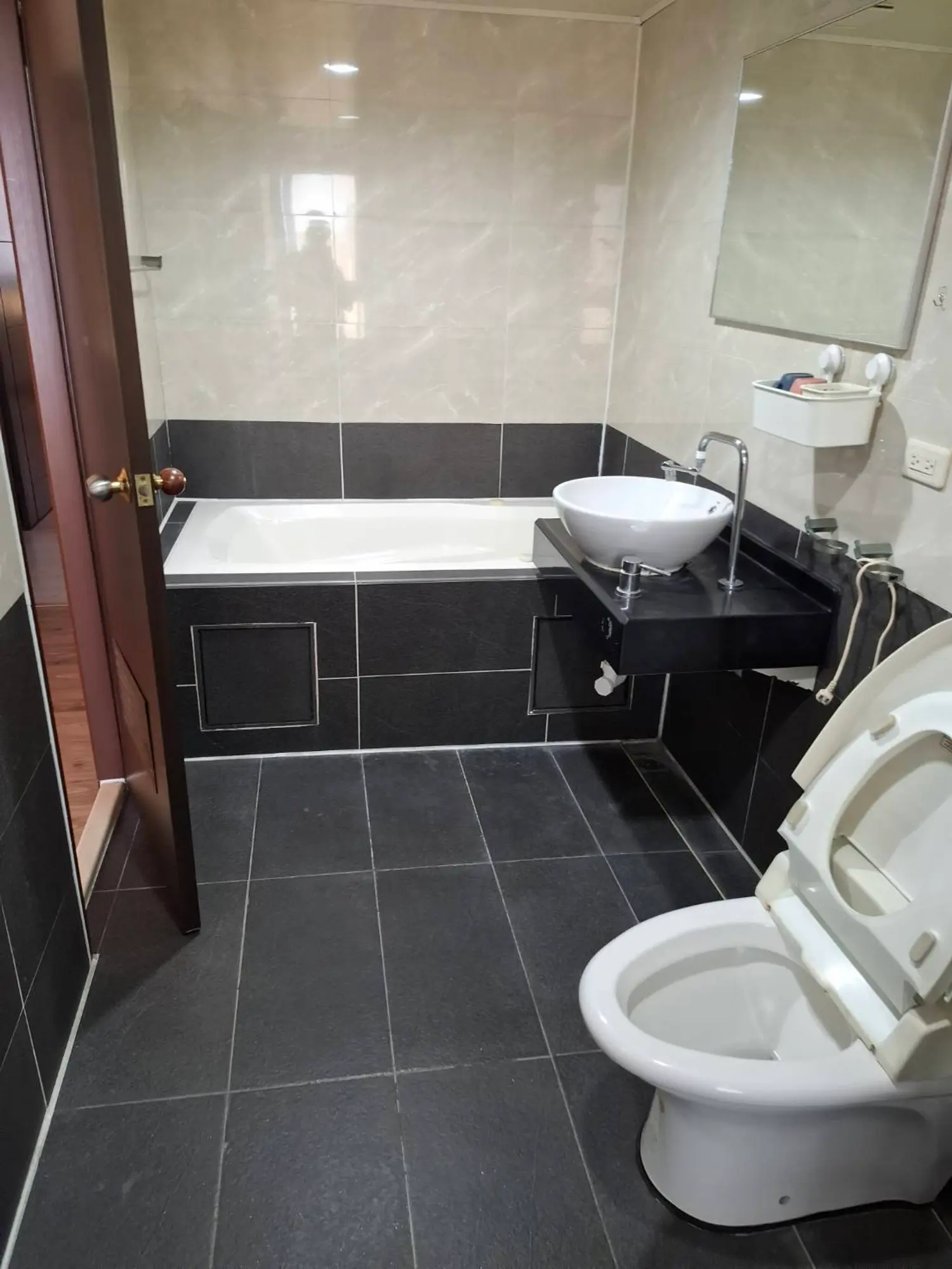 4 bedrooms apartment for rent TWD 37 000 - 35 ping - Cianjhen District,Kaohsiung City slide 3