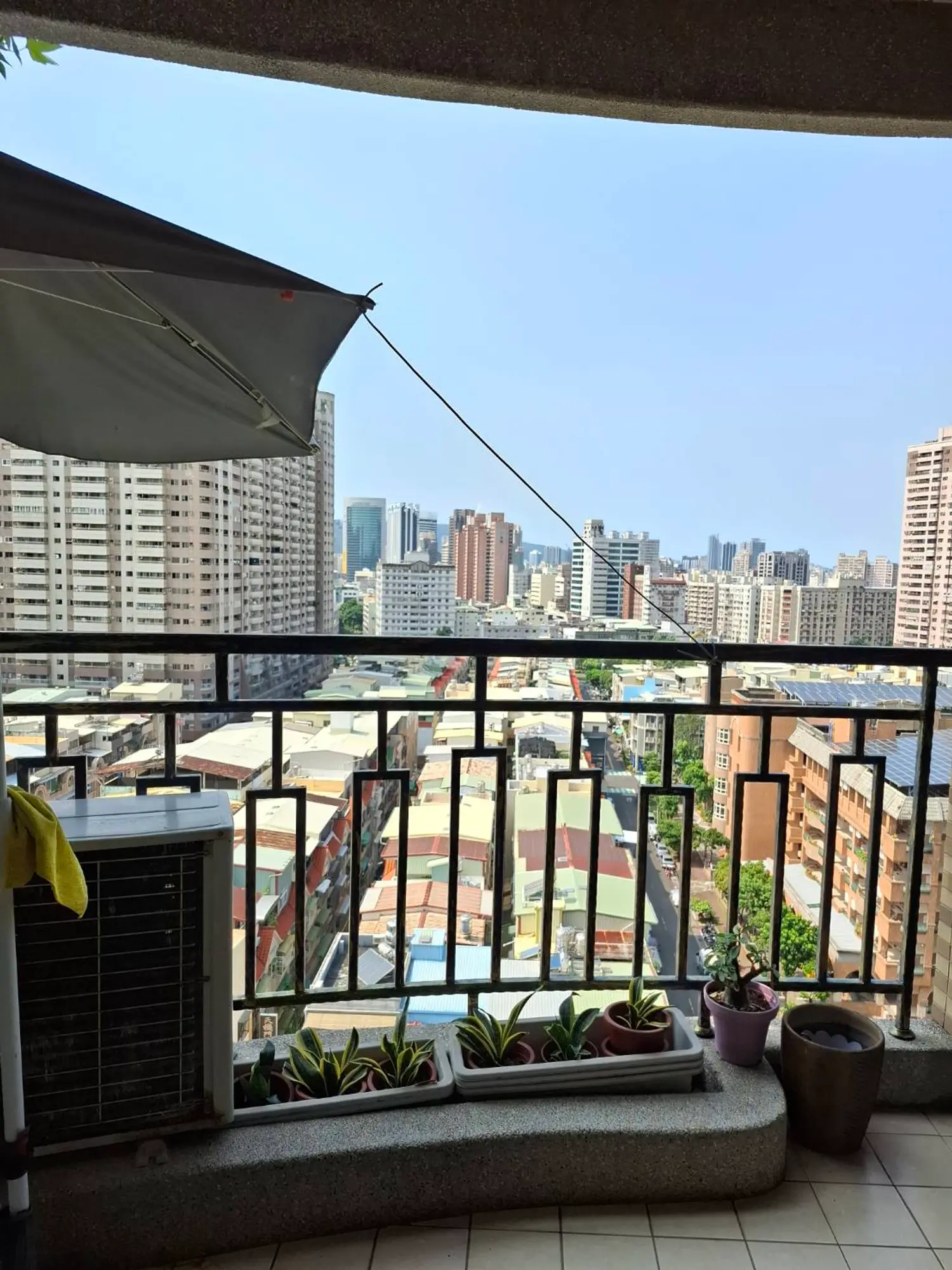 4 bedrooms apartment for rent TWD 37 000 - 35 ping - Cianjhen District,Kaohsiung City slide 0