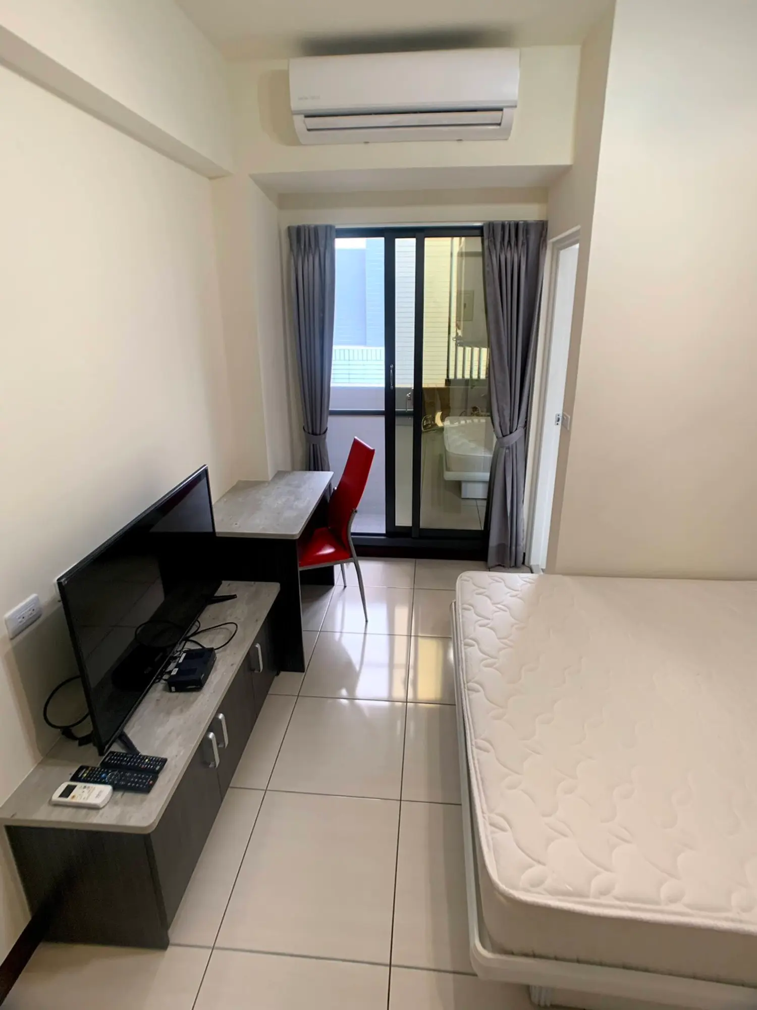 Studio apartment for rent TWD 12 000 - 6 ping - North District, Taichung City slide 1