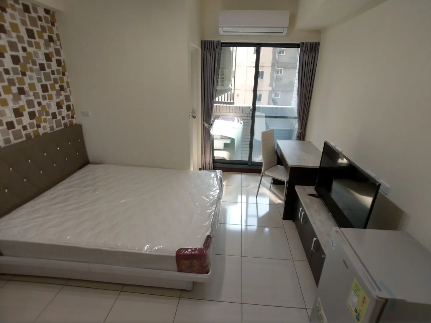 Studio apartment for rent TWD 12 000 - 6 ping - North District, Taichung City slide 3