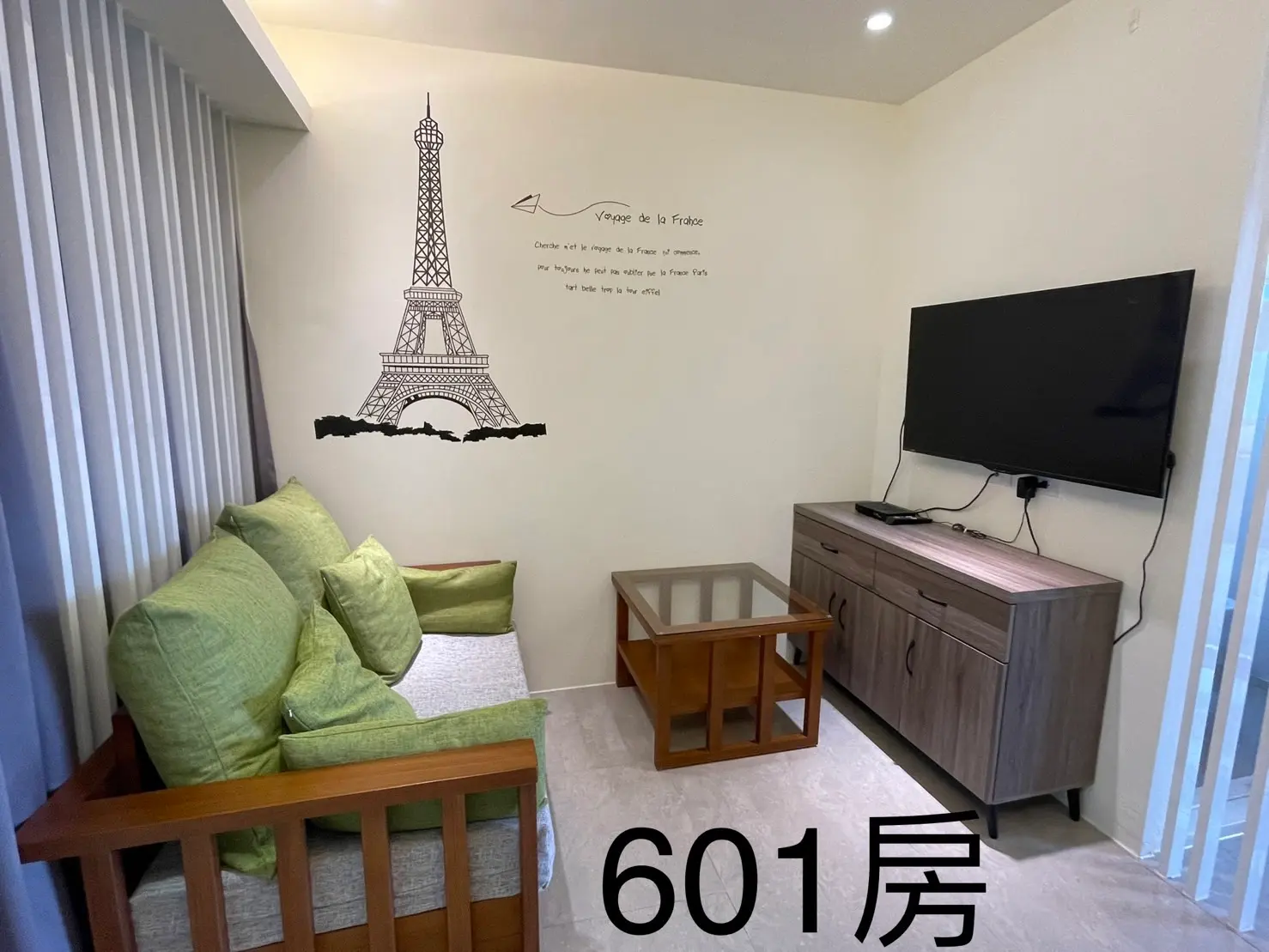 Room for rent in Taipei City, Xinyi District | NT$ 21 000 | 10 ping slide 0