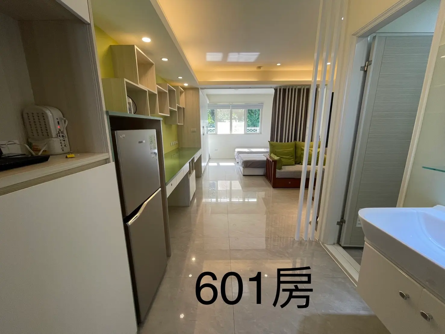 Room for rent in Taipei City, Xinyi District | NT$ 21 000 | 10 ping slide 2