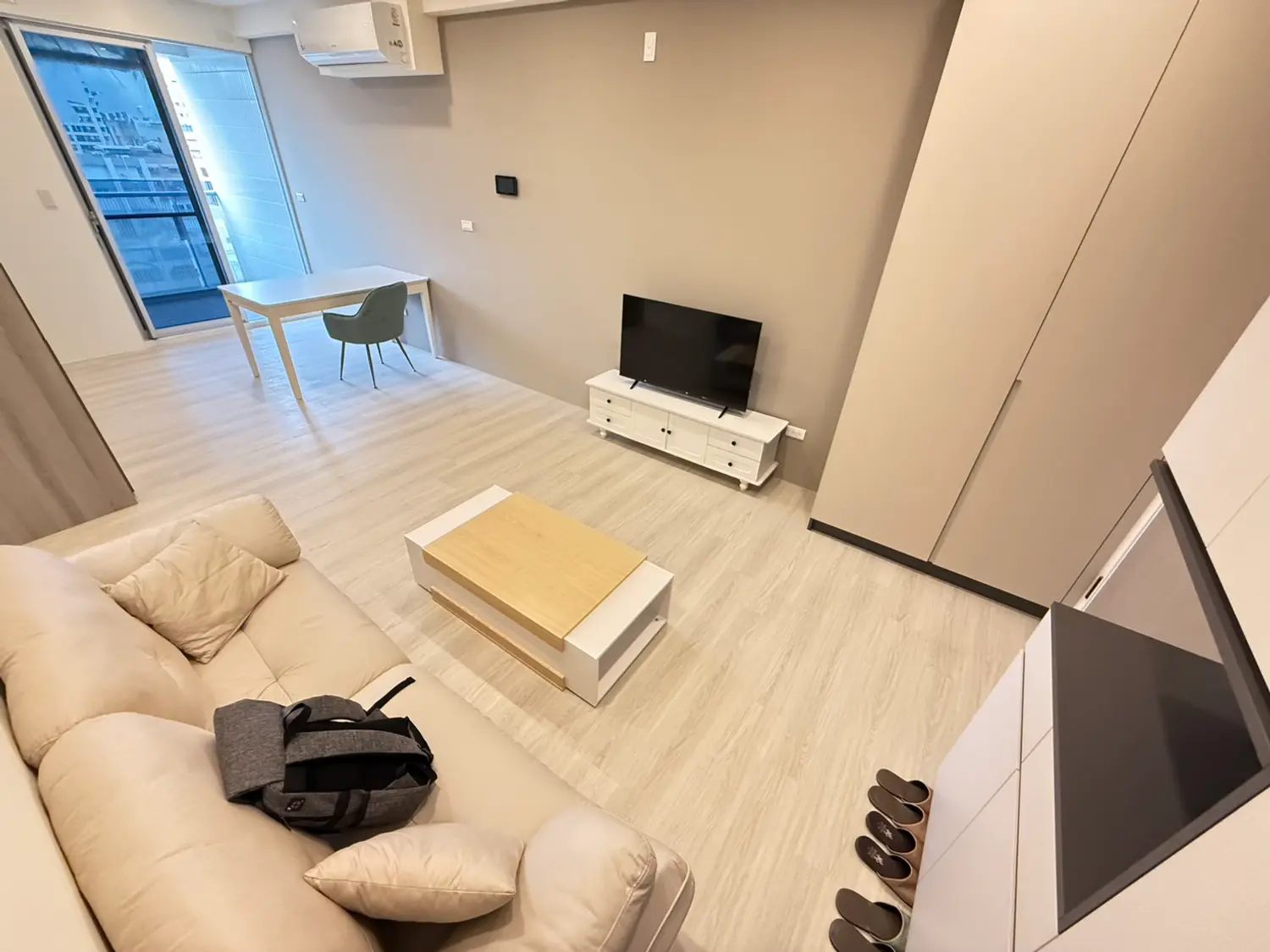 2 bedrooms apartment for rent TWD 38 000 - 25 ping - West District,Taichung City slide 3