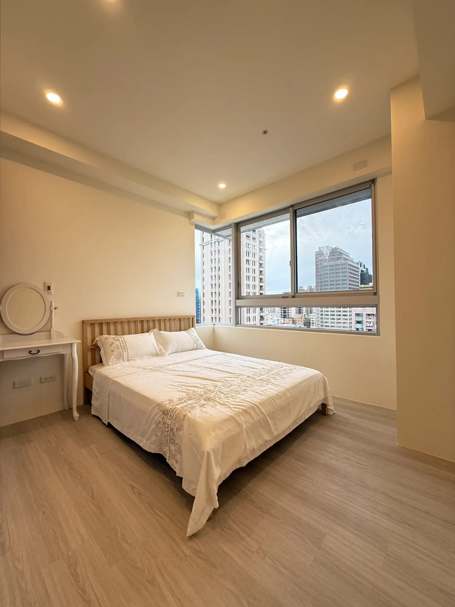 2 bedrooms apartment for rent TWD 38 000 - 25 ping - West District,Taichung City slide 9